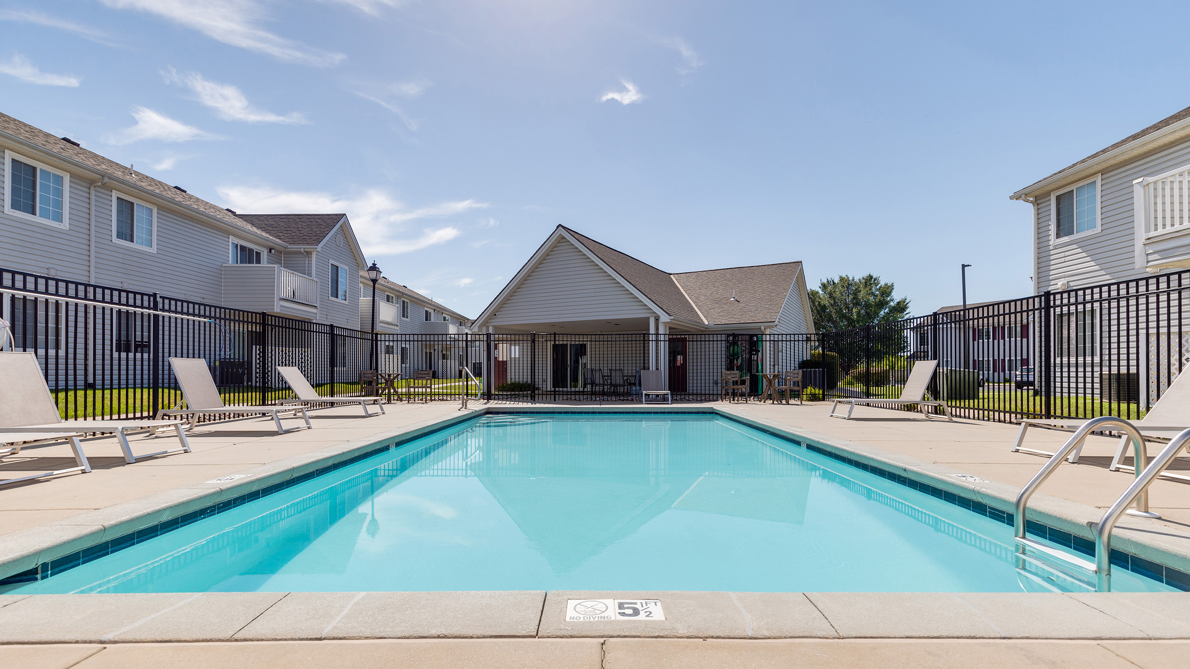 Country Park Residences, Swimming pool